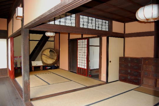 日本人は畳生活で足腰を鍛える